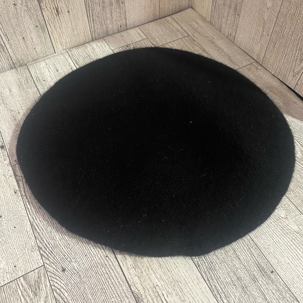 Club Monaco Beret - Picture 2 of 4